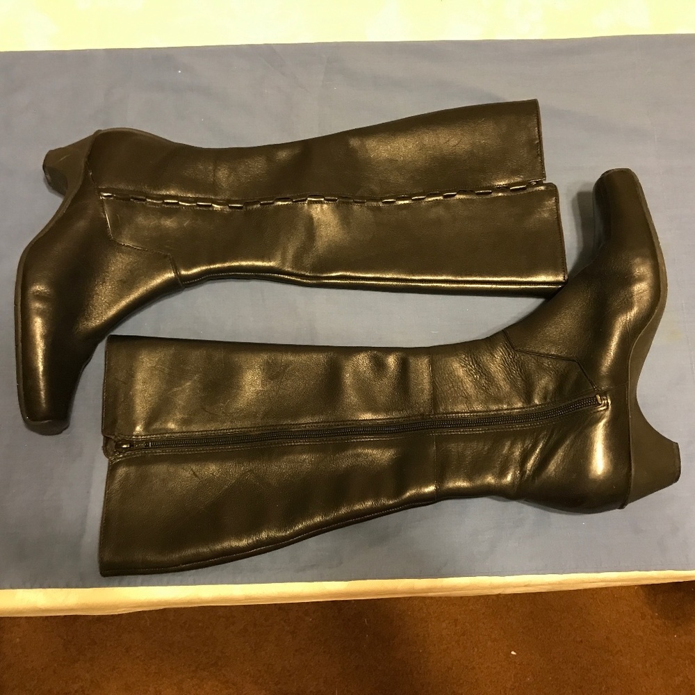 👢CLARKS GENUINE LEATHER BOOTS, TALL,  NON-SLIP SOLE,  Dark Brown